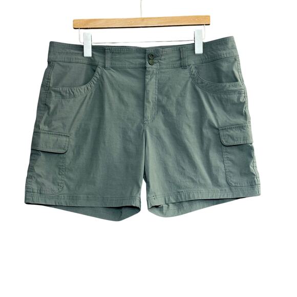 EDDIE BAUER Women’s Size 16 Green Cargo Shorts Outdoor Trail Casual Comfy - Picture 1 of 10